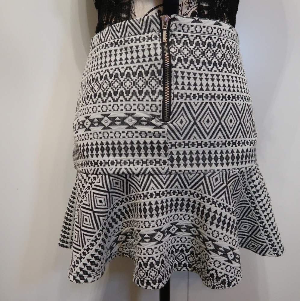 Princess Vera Wang Geometric Ruffle Mini Skirt Black White Boho Aztec Juniors Me - Picture 5 of 10